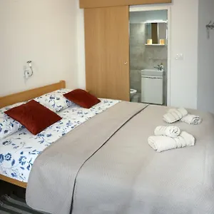 https://sant-elena-room.in-istria.net