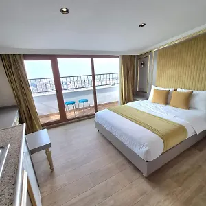 شقة فندقية Taksim La Marino ****