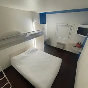 https://hotelf1-bollene.fr-provencehotel.com